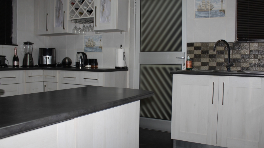3 Bedroom Property for Sale in Avondale Western Cape